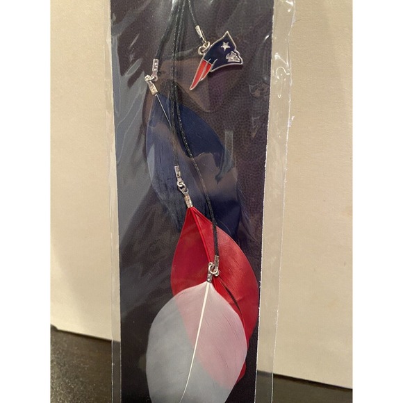 New England Patriots Fan Feathers Clip In Team Hair Extension‎ New Licensed NFL - Picture 2 of 3